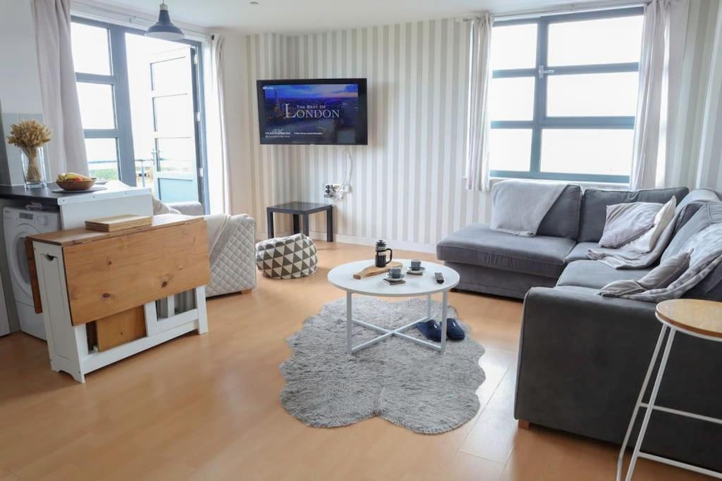 3 Bed Flat With A View Apartment *