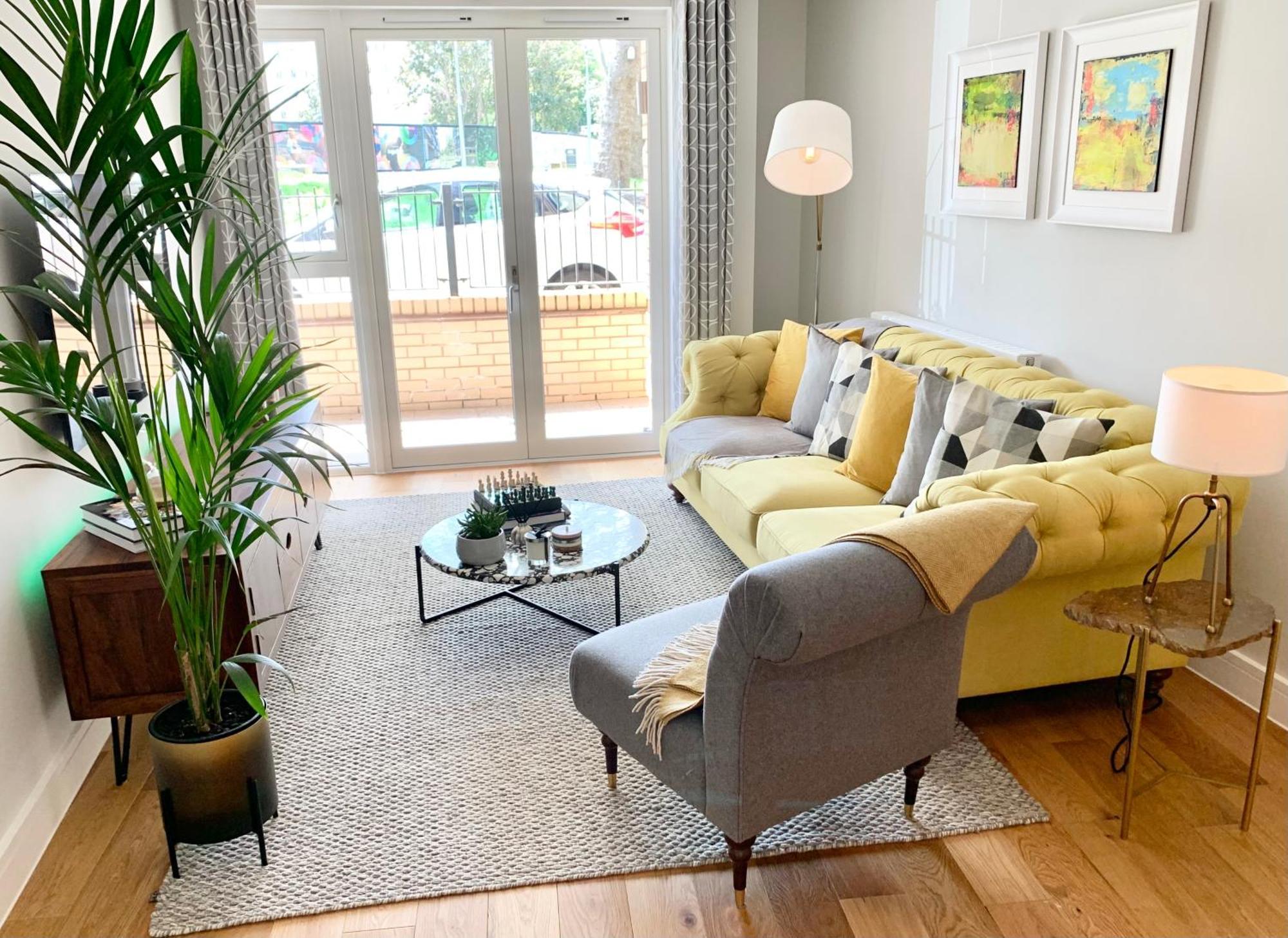 Modern Bedroom With Private Bathroom And Shared Kitchen & Lounge In Our London