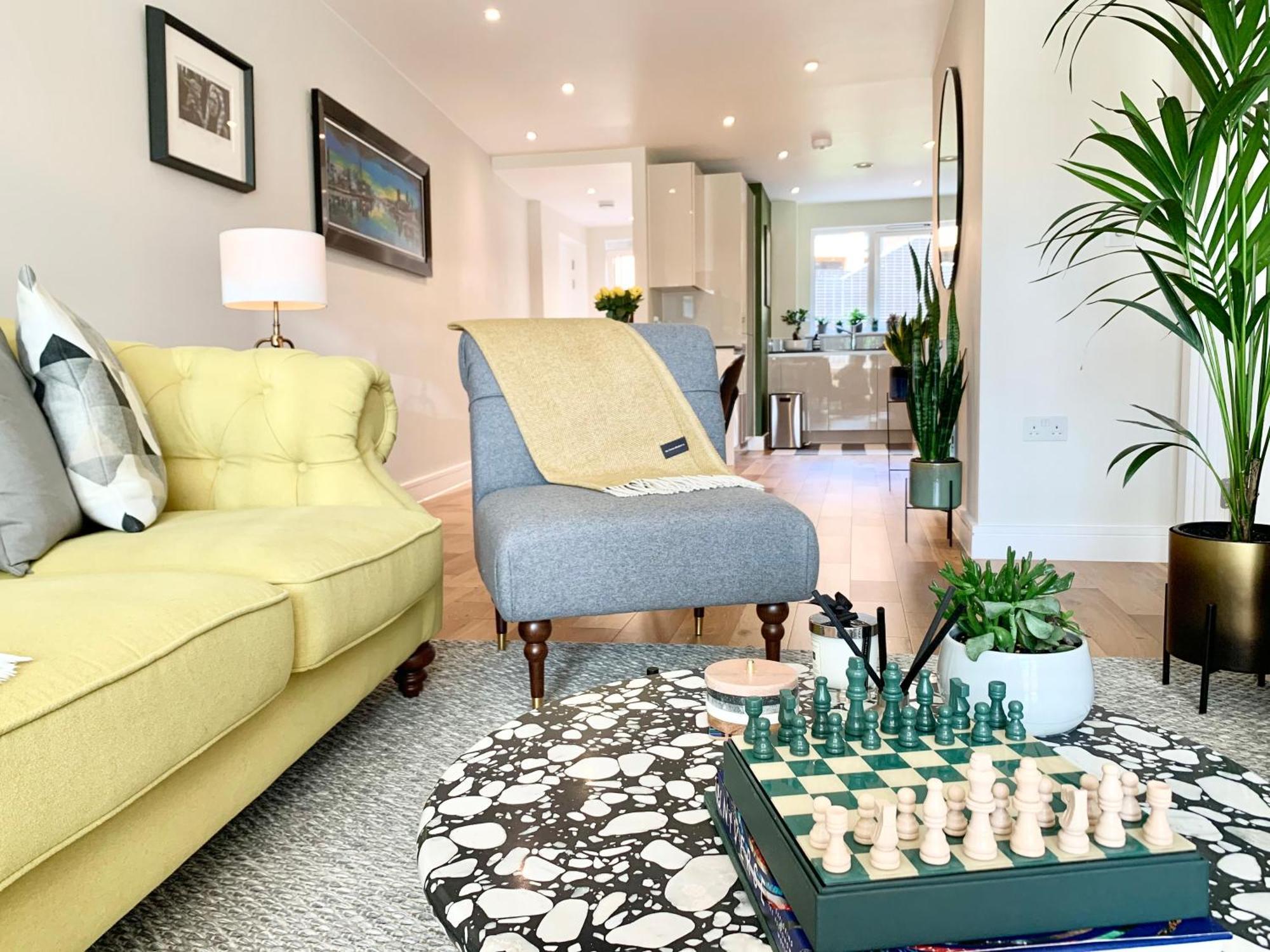 Modern Bedroom With Private Bathroom And Shared Kitchen & Lounge In Our * London
