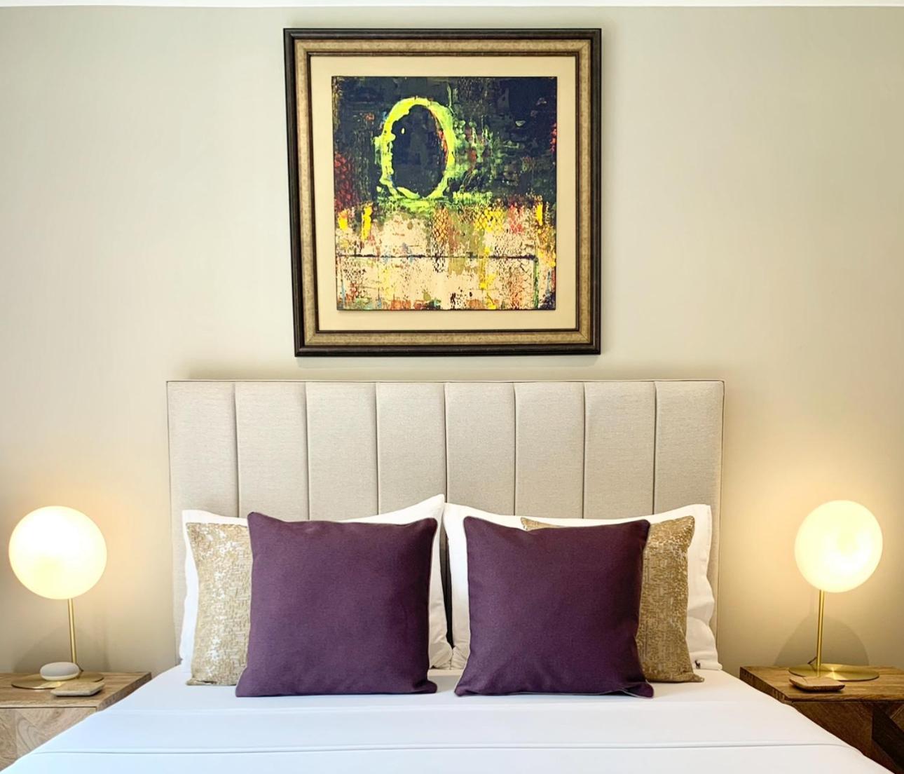 Modern Bedroom With Private Bathroom And Shared Kitchen & Lounge In Our London