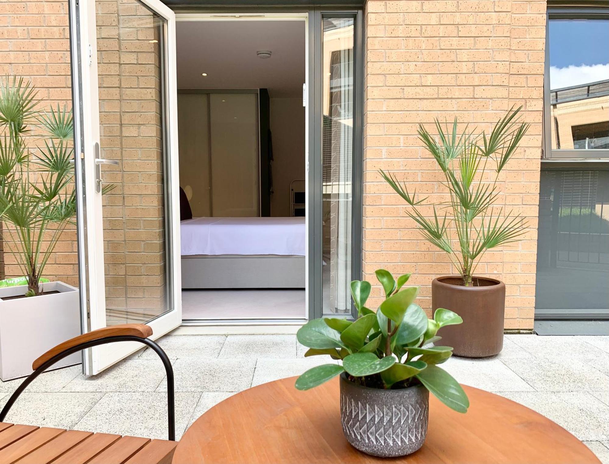 Modern Bedroom With Private Bathroom And Shared Kitchen & Lounge In Our