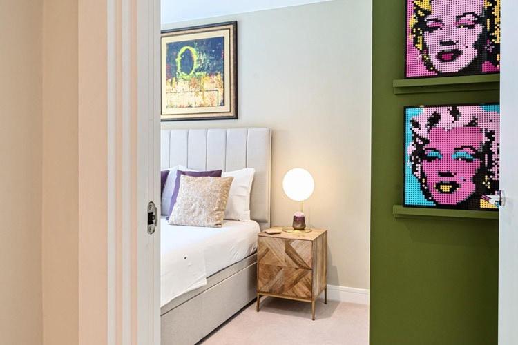 Modern Bedroom With Private Bathroom And Shared Kitchen & Lounge In Our Homestay