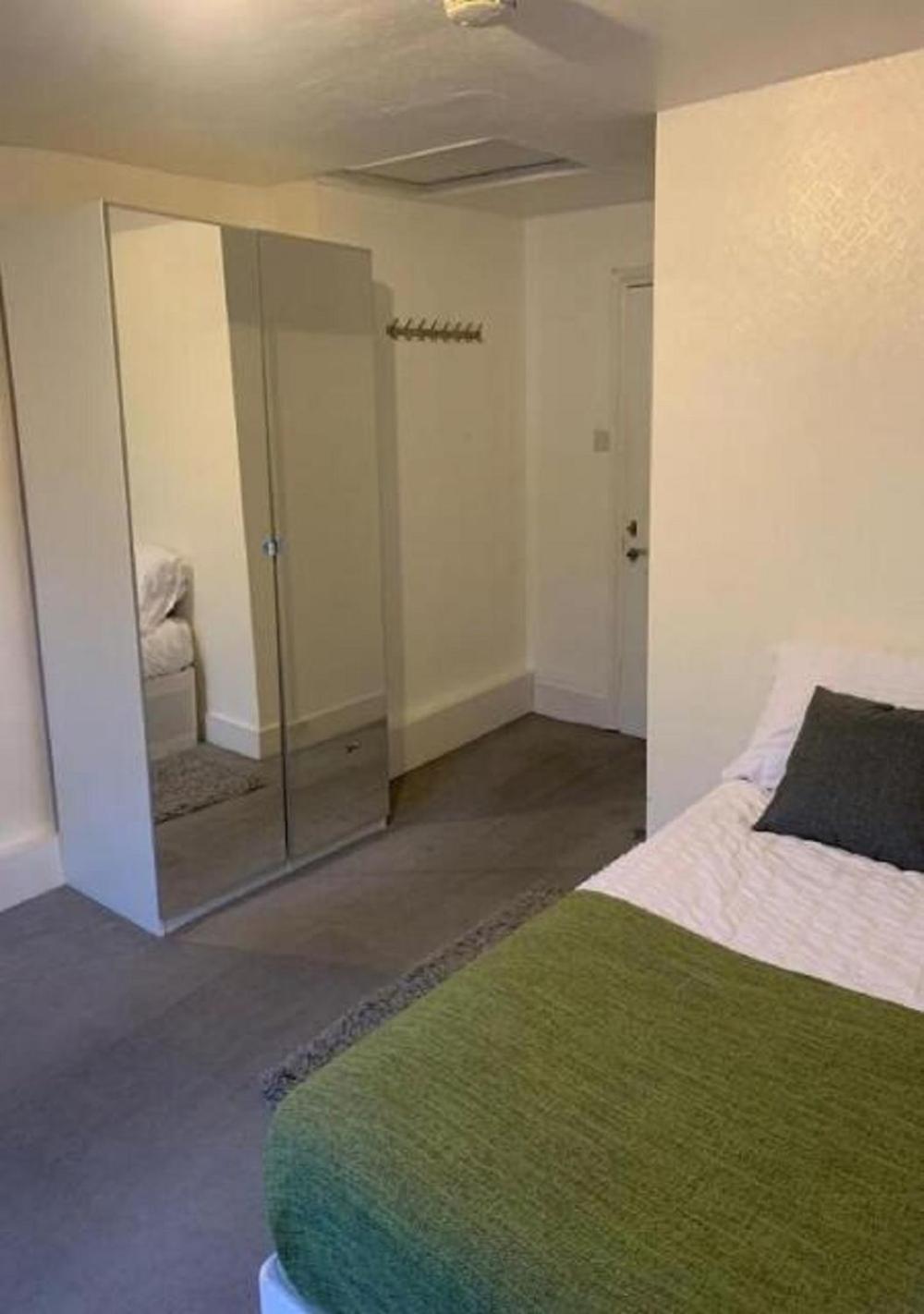 Gasthof Balham, South Spacious, Lambert, 6 Available London