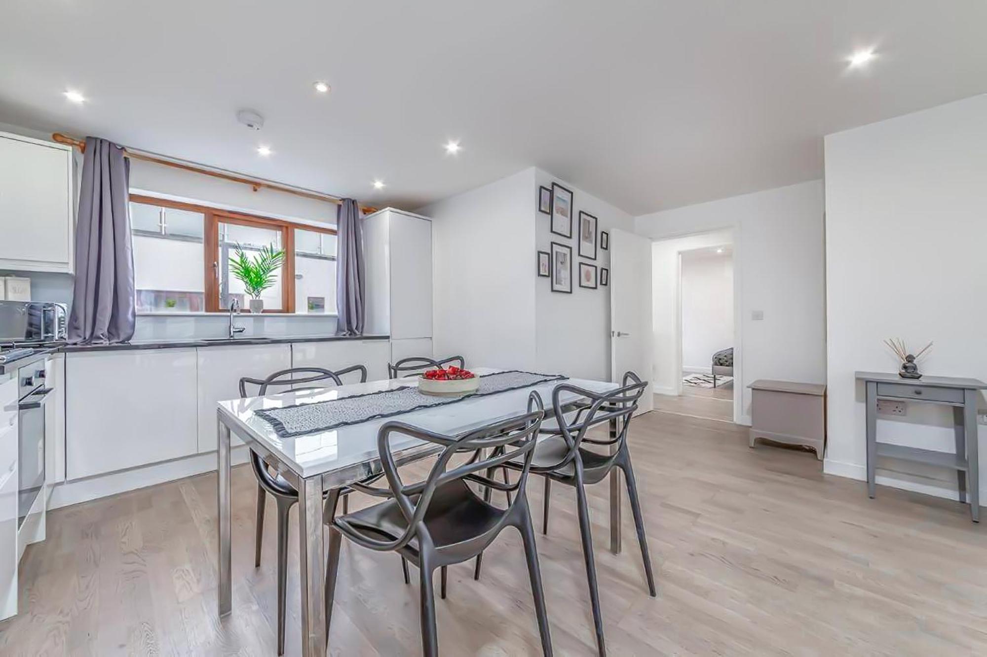 Amazing 2 Bed Bath Flat With Eye View Lm7 Londra