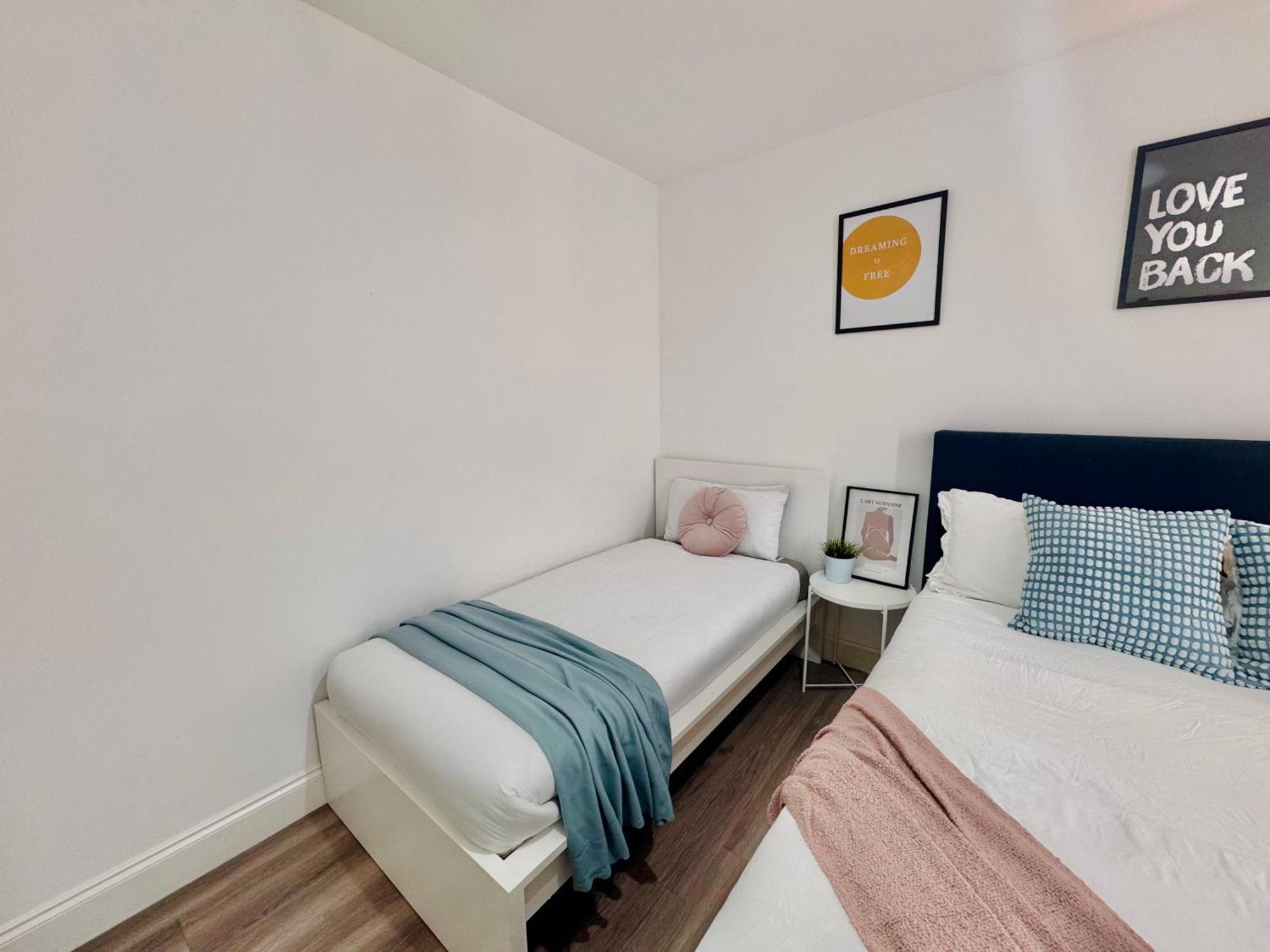 Cosy 1-bed Flat 30min To & Parking Apartment