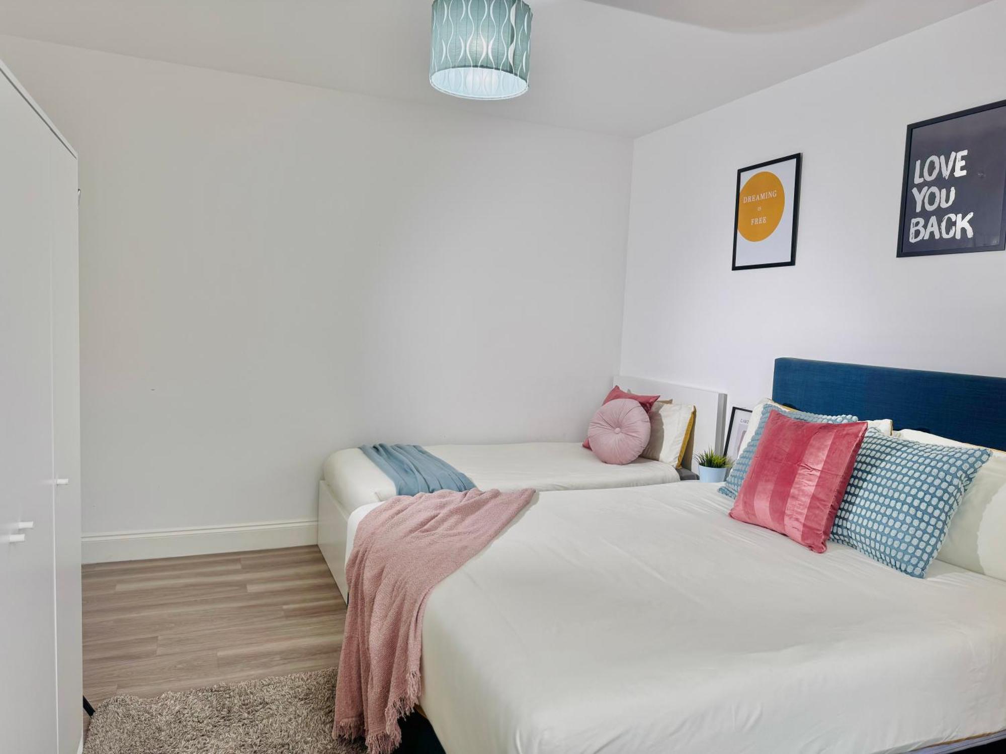 Apartment Cosy 1-bed Flat 30min To & Parking *