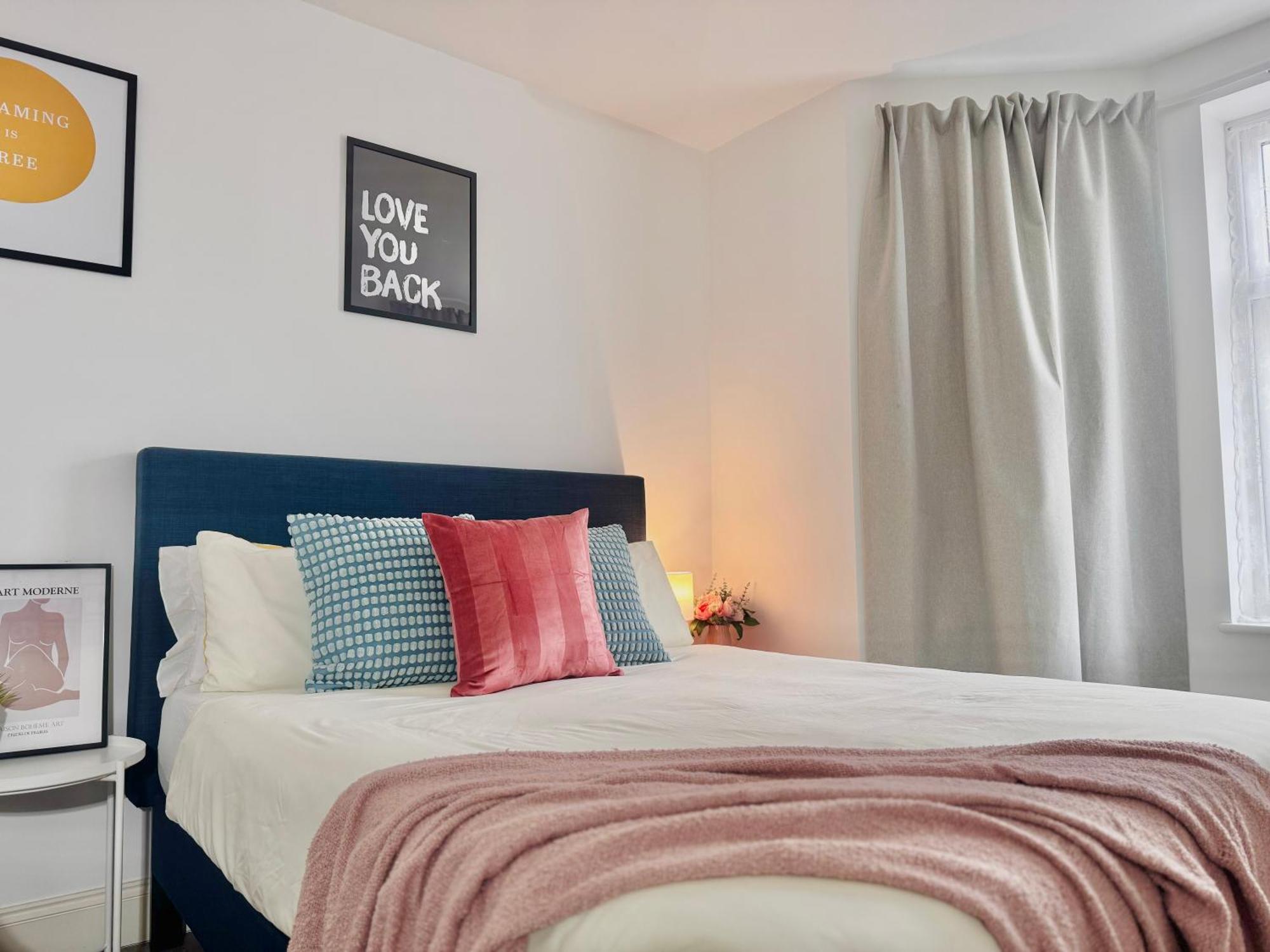 Cosy 1-bed Flat 30min To & Parking Apartment