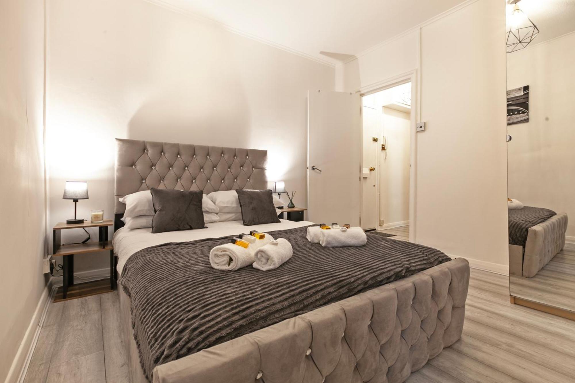Beautiful One Bedroom Flat In Scott Ellis Gardens Londen