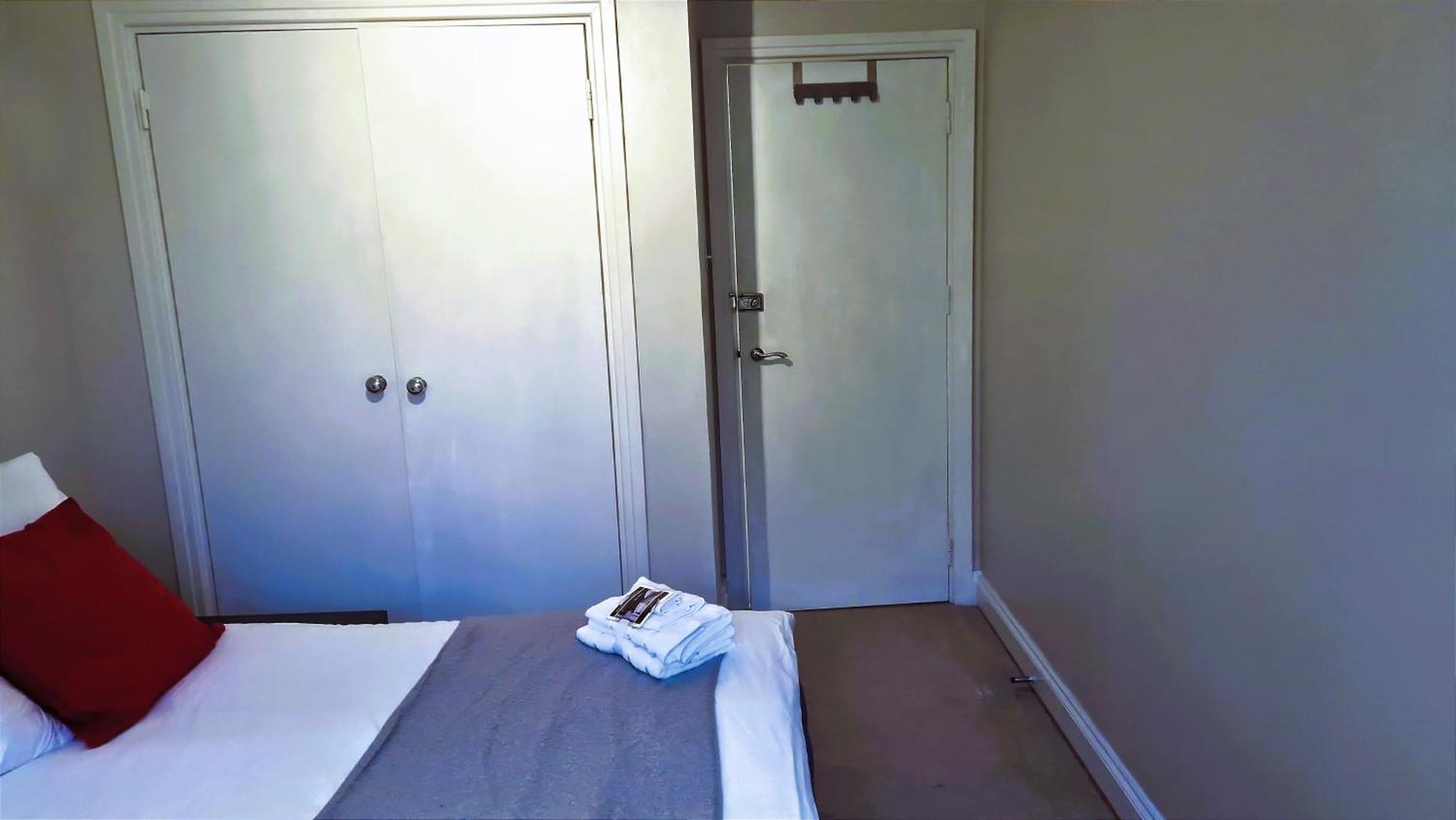 Charming Three Bedroom By The Thames Lägenhet London