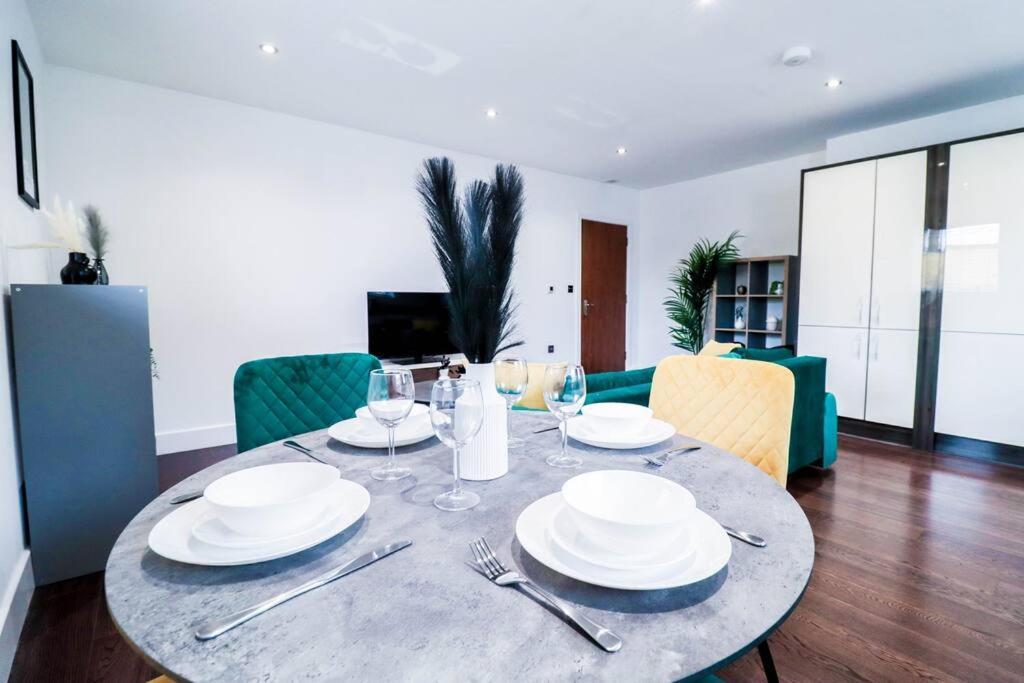 Luxury Flat Wroof Terrace Close To Train Station Leilighet London