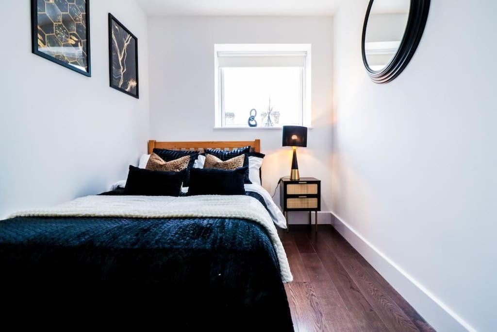 Luxury Flat Wroof Terrace Close To Train Station Leilighet London