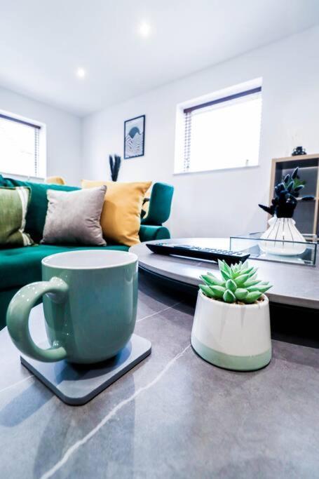 Luxury Flat Wroof Terrace Close To Train Station Leilighet London