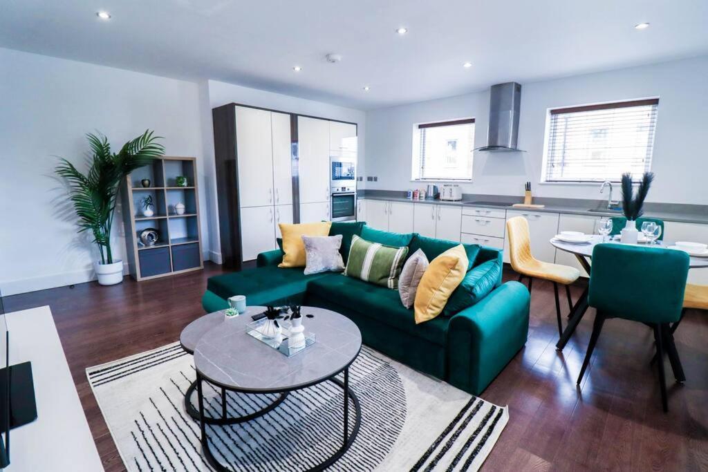 Luxury Flat Wroof Terrace Close To Train Station Leilighet London