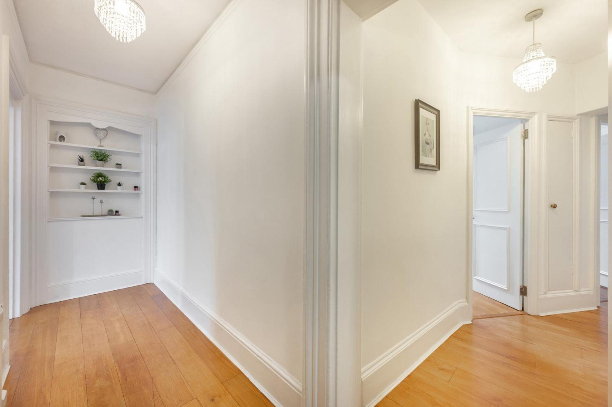 Apartment Luxury 2 Bedroom In *