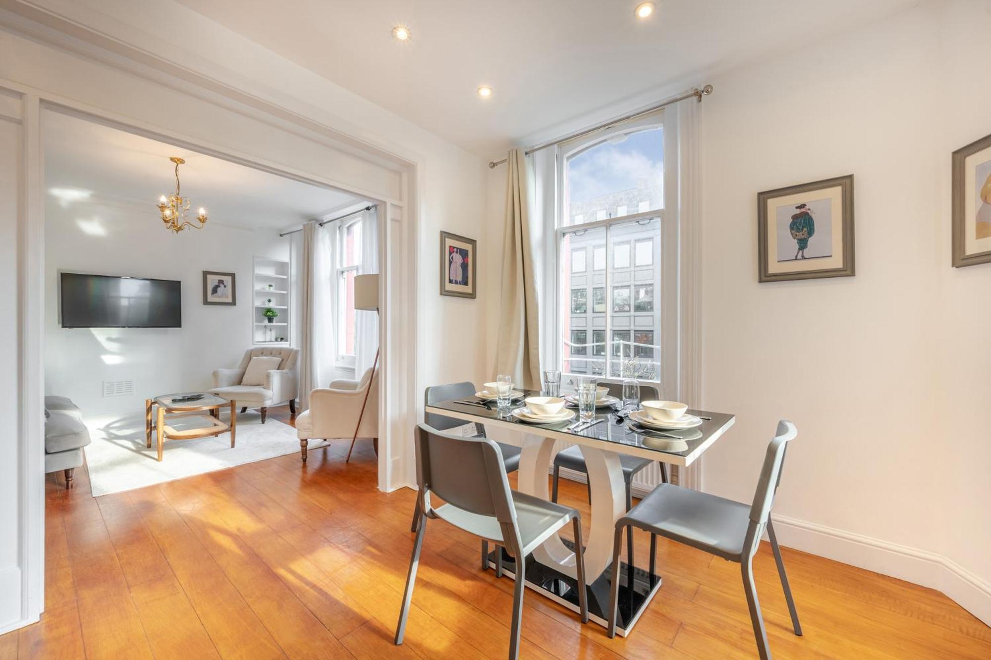 Luxury 2 Bedroom In Apartment *
