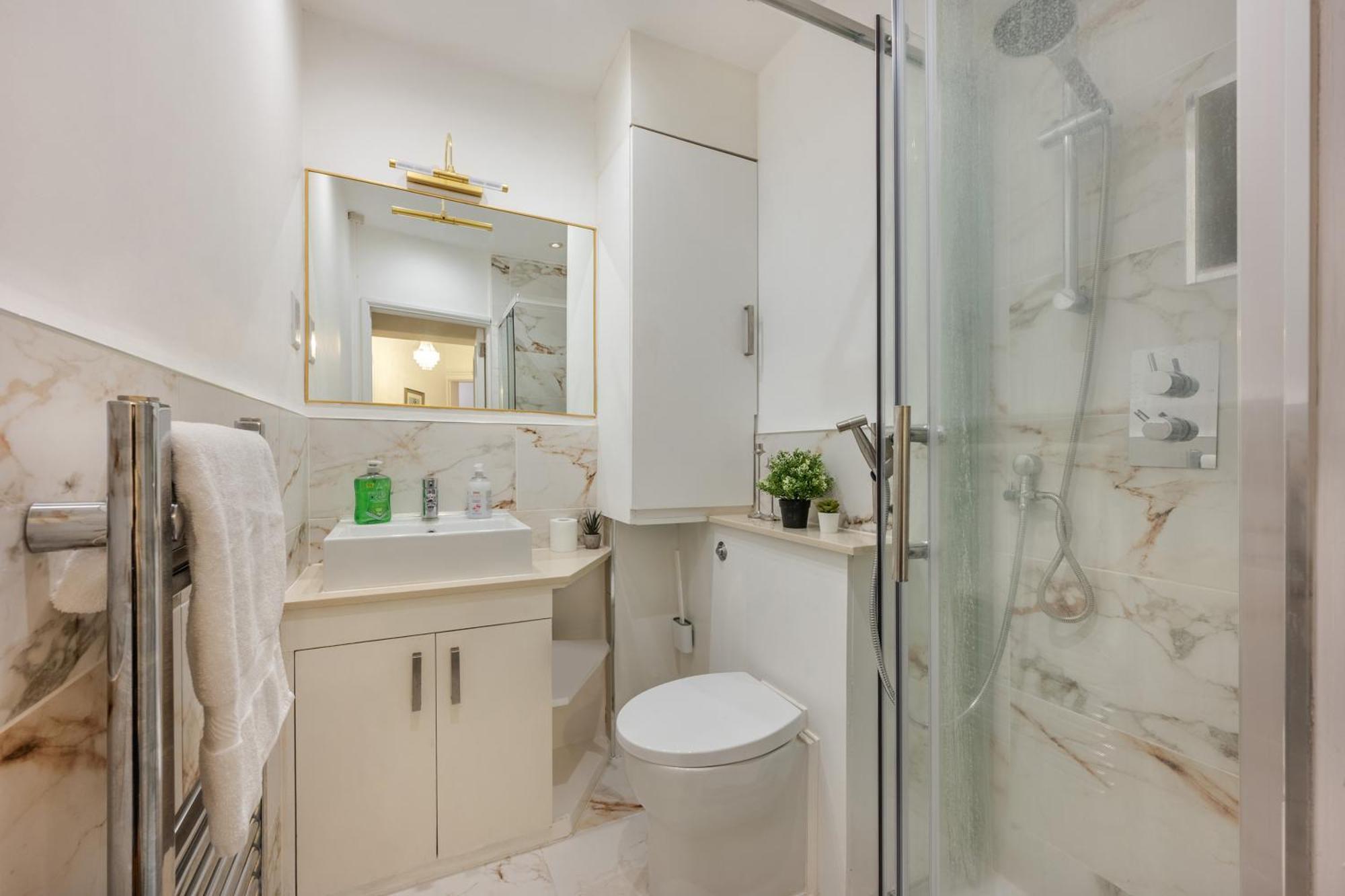 Luxury 2 Bedroom In *