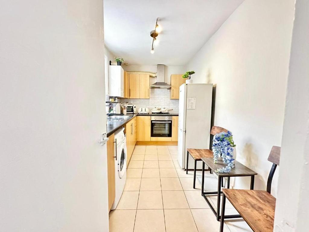 Beautiful Family Near Hyde Park London