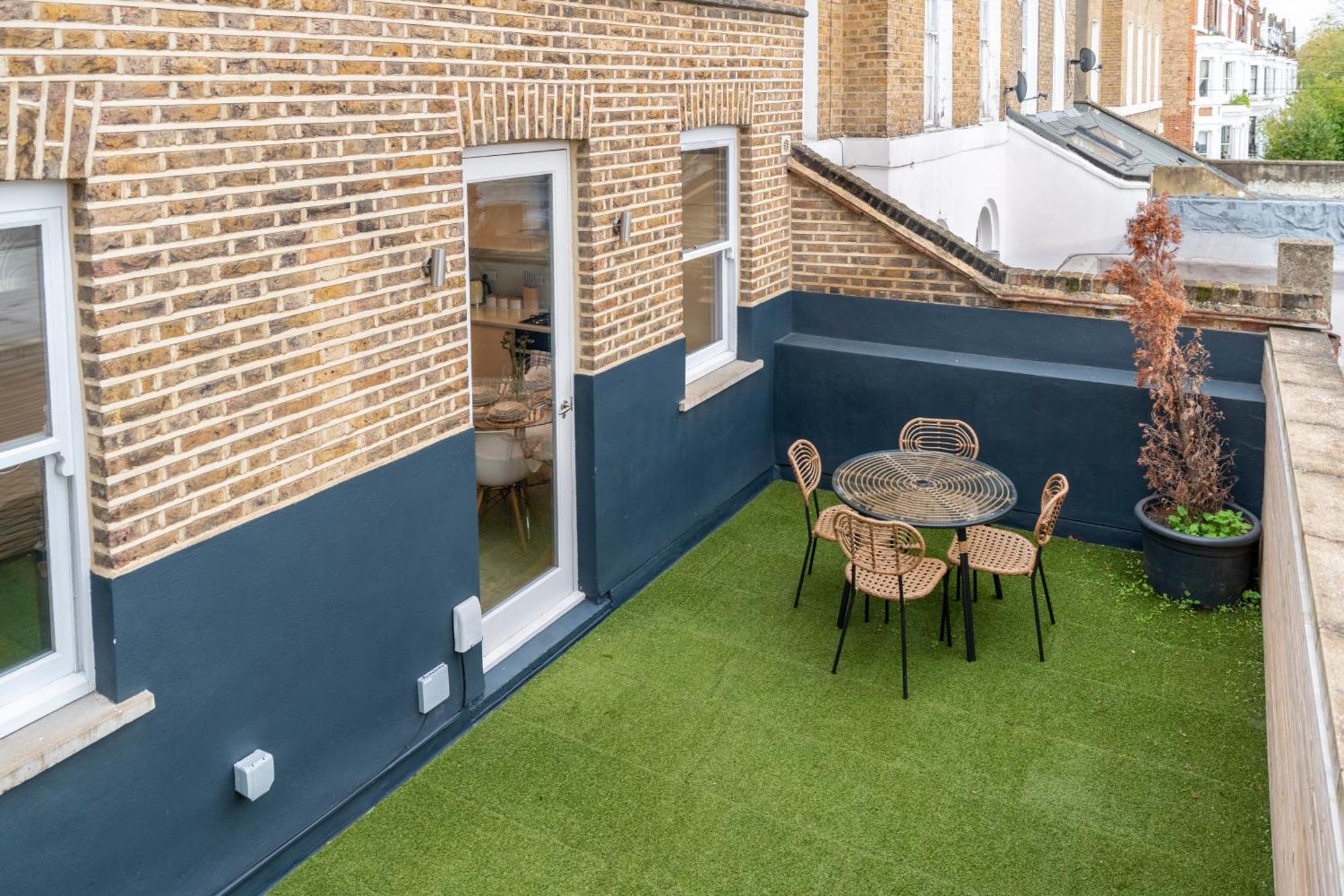 Spacious 2-bed Flat In Brixton With Private Terrace Lejlighed