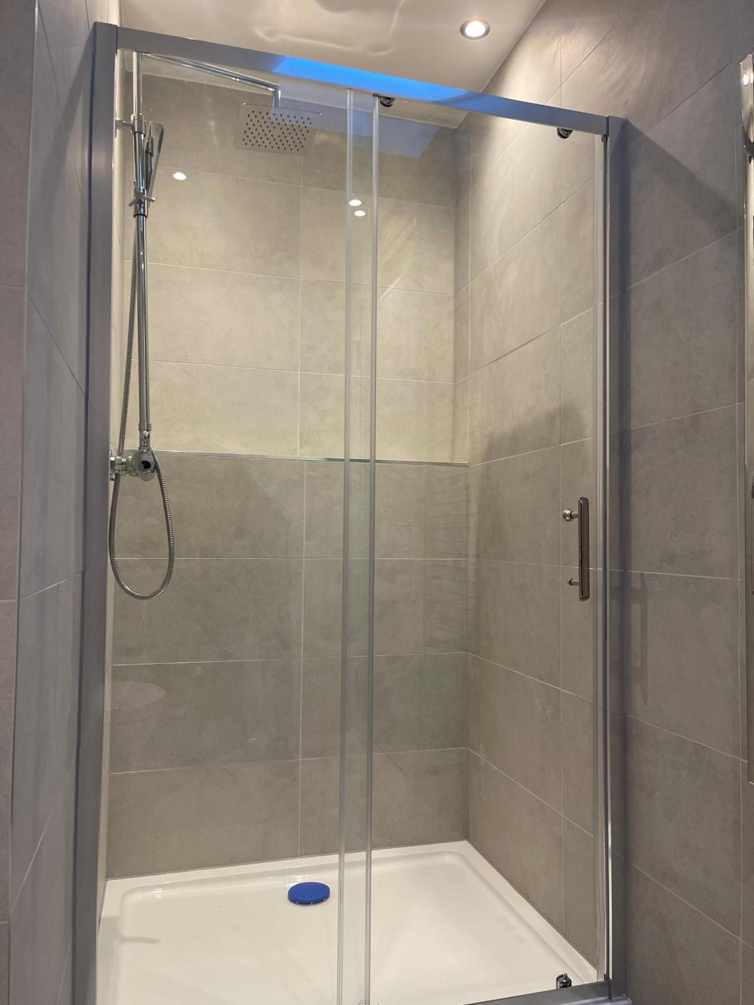 Fully Furnished Duplex In Askew Road Lejlighed London