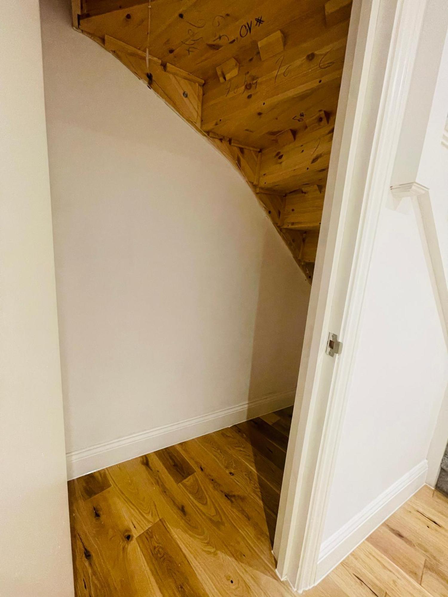 Fully Furnished Duplex In Askew Road Lejlighed