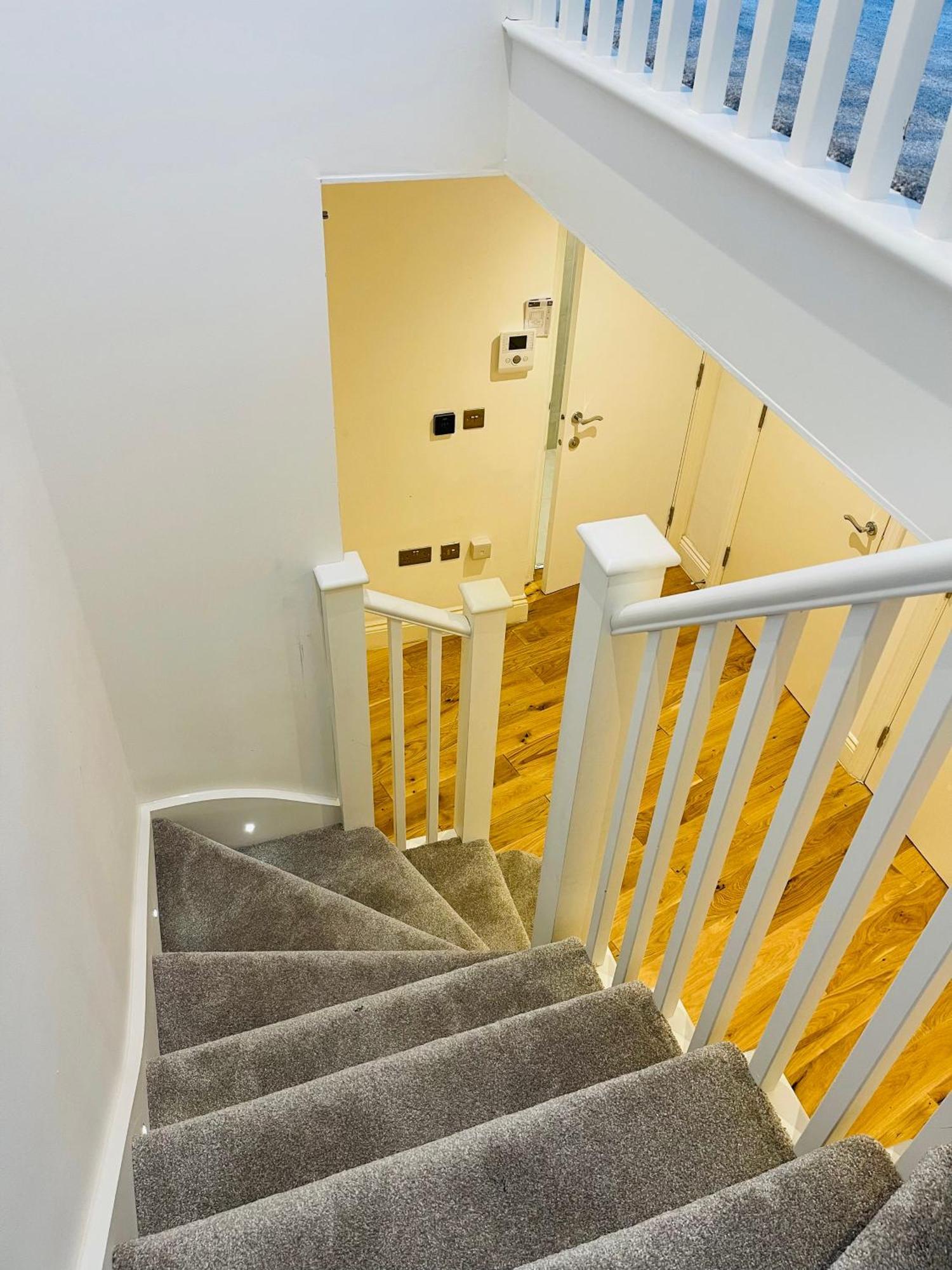 Apartment Fully Furnished Duplex In Askew Road *