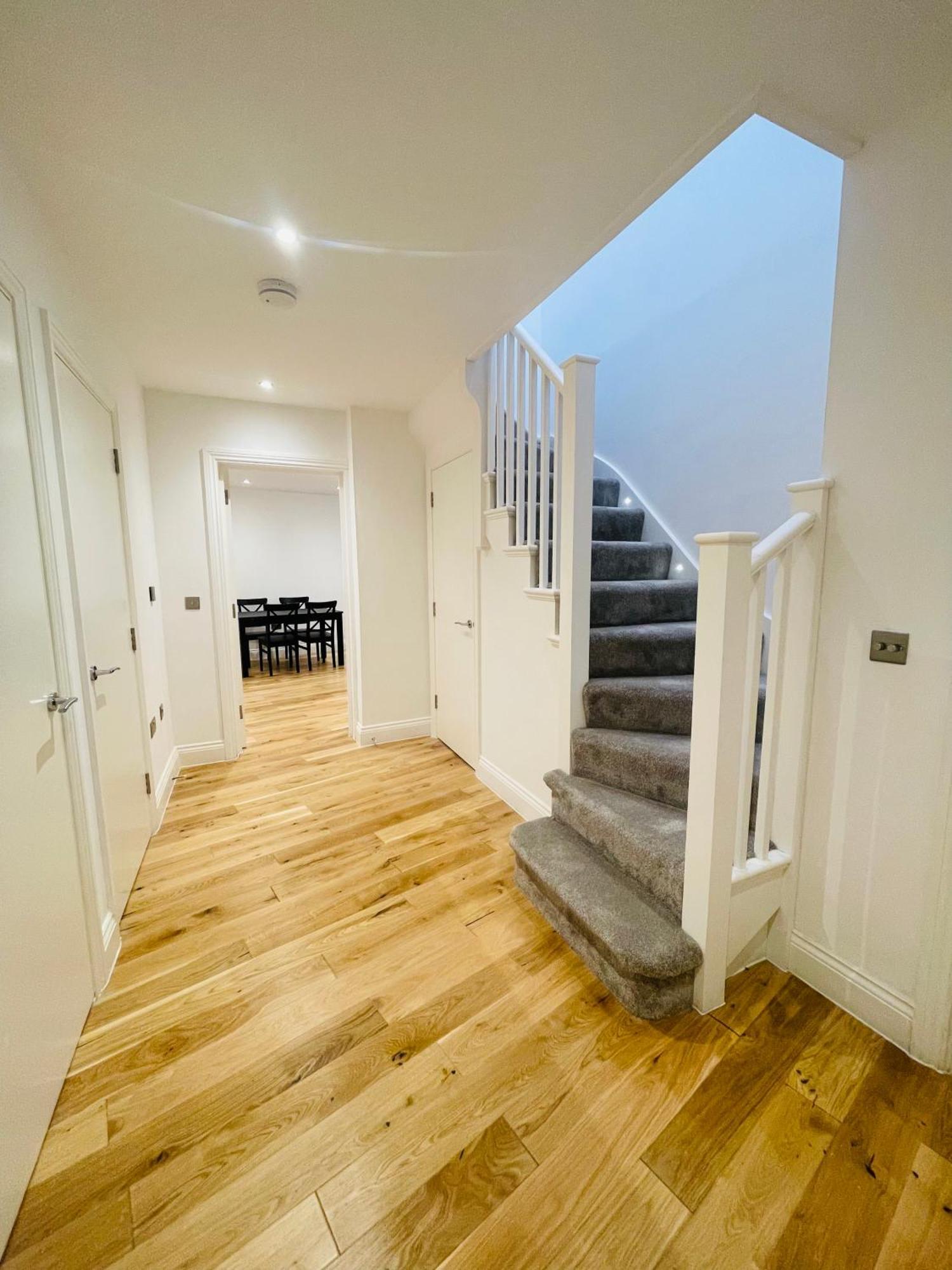 Lejlighed Fully Furnished Duplex In Askew Road London