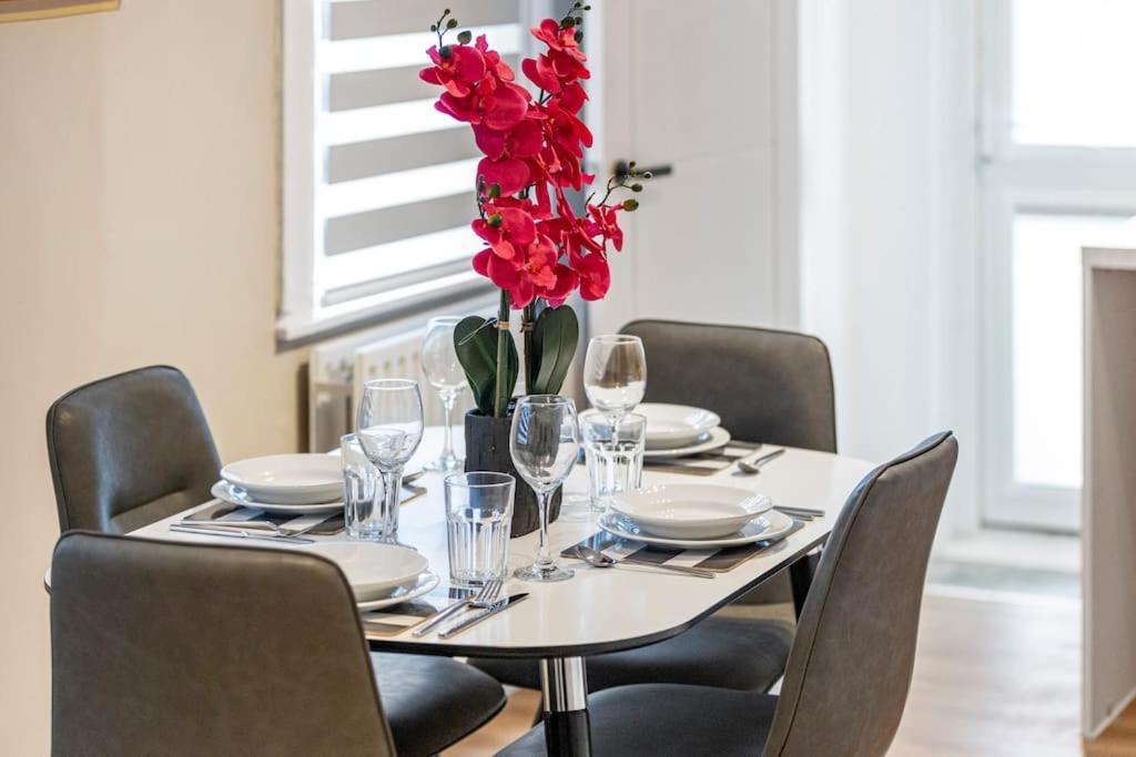 Classy Gf Gem Next Seven Sisters Apartment