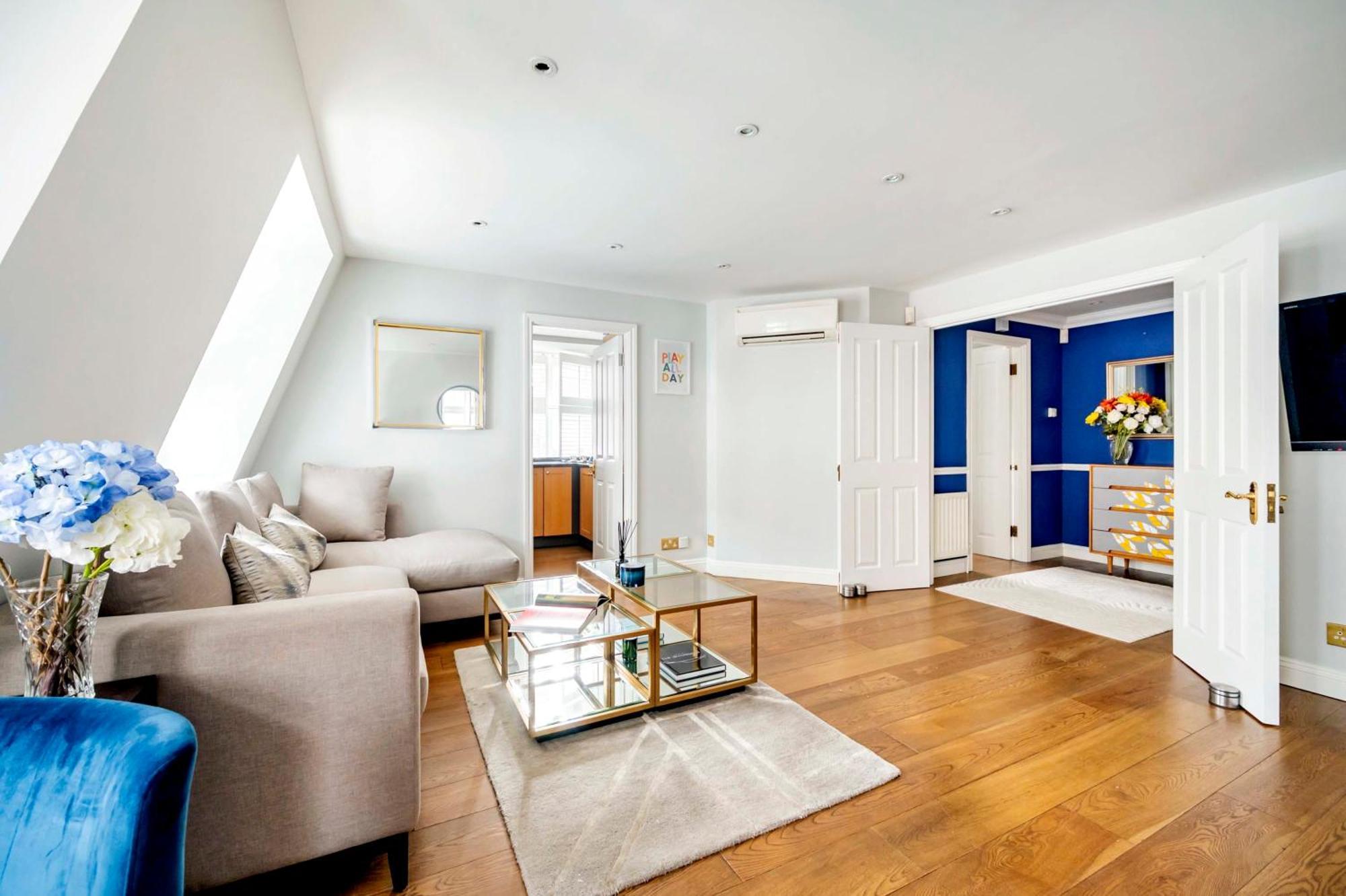 The Mayfair Marvel- By Out Of Office Lifestyle Appartement *