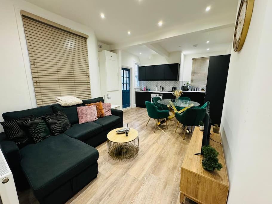 10 Min From Stratford Shopping Centre, Garden! * Londra