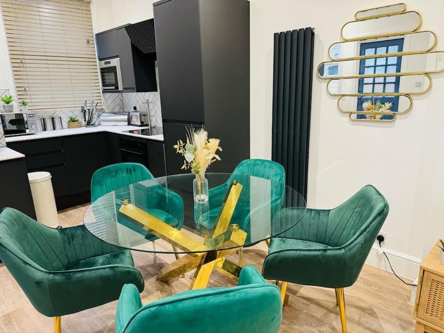 10 Min From Stratford Shopping Centre, Garden! Appartamento