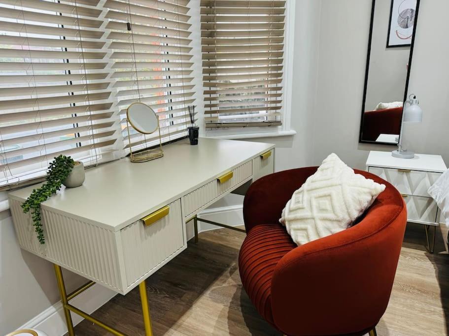 East London 2 Bed Garden Flat! 1 Min From Station! Londres