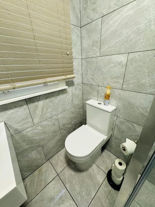 10 Min From Stratford Shopping Centre, Garden! Appartamento