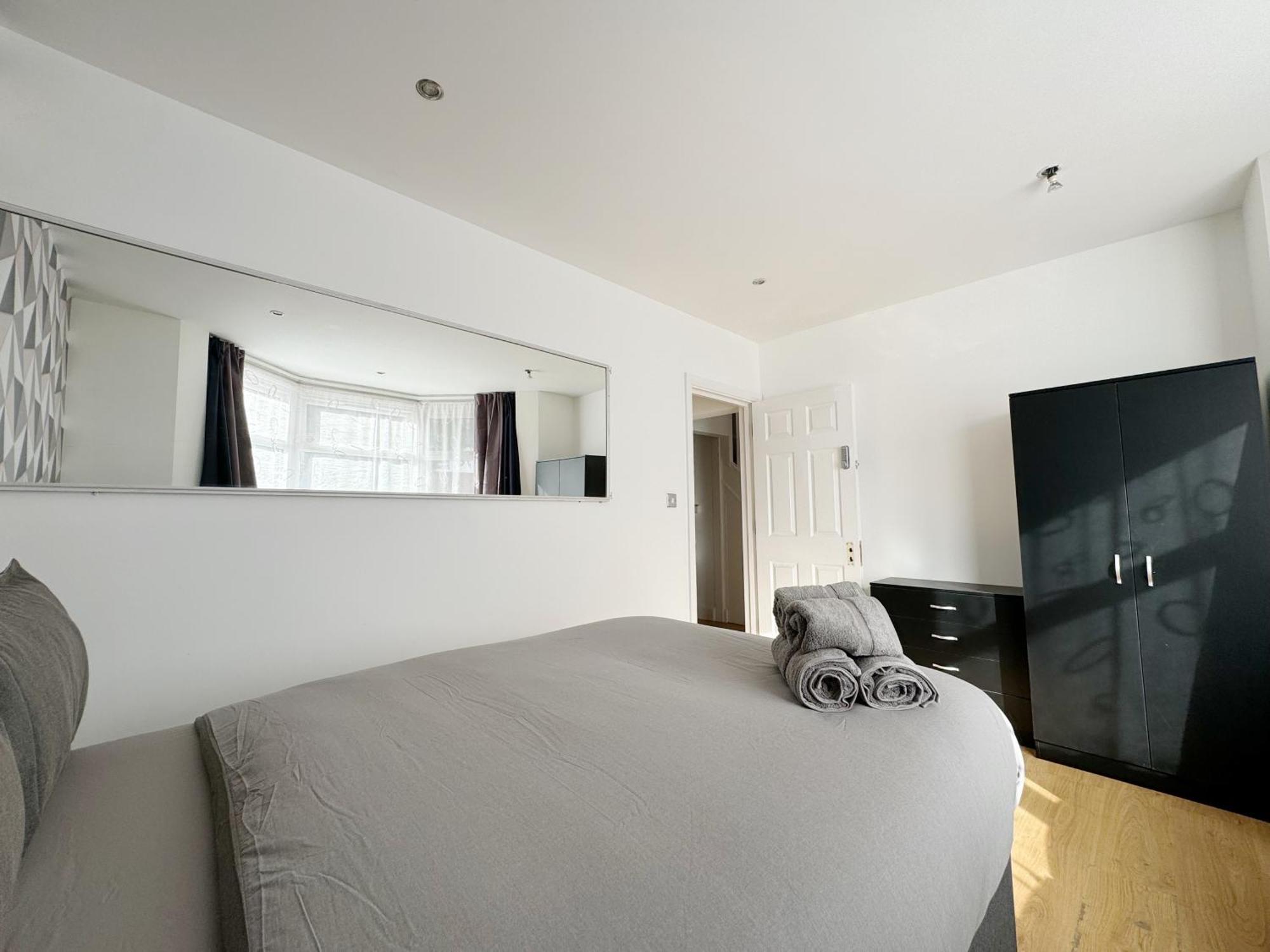 Homestay Budget Double In Acton, Near & Heathrow London