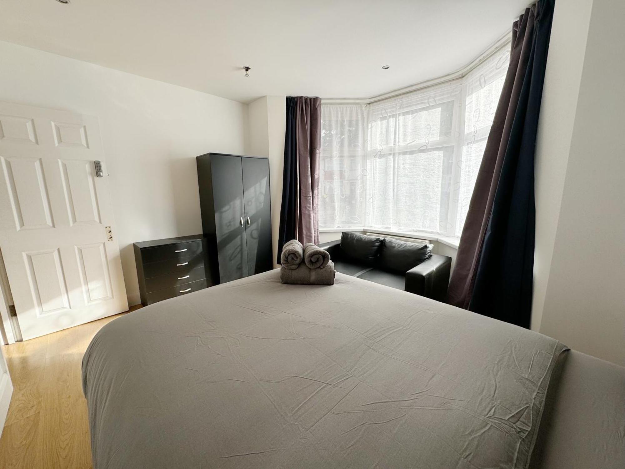 Budget Double In Acton, Near & Heathrow London