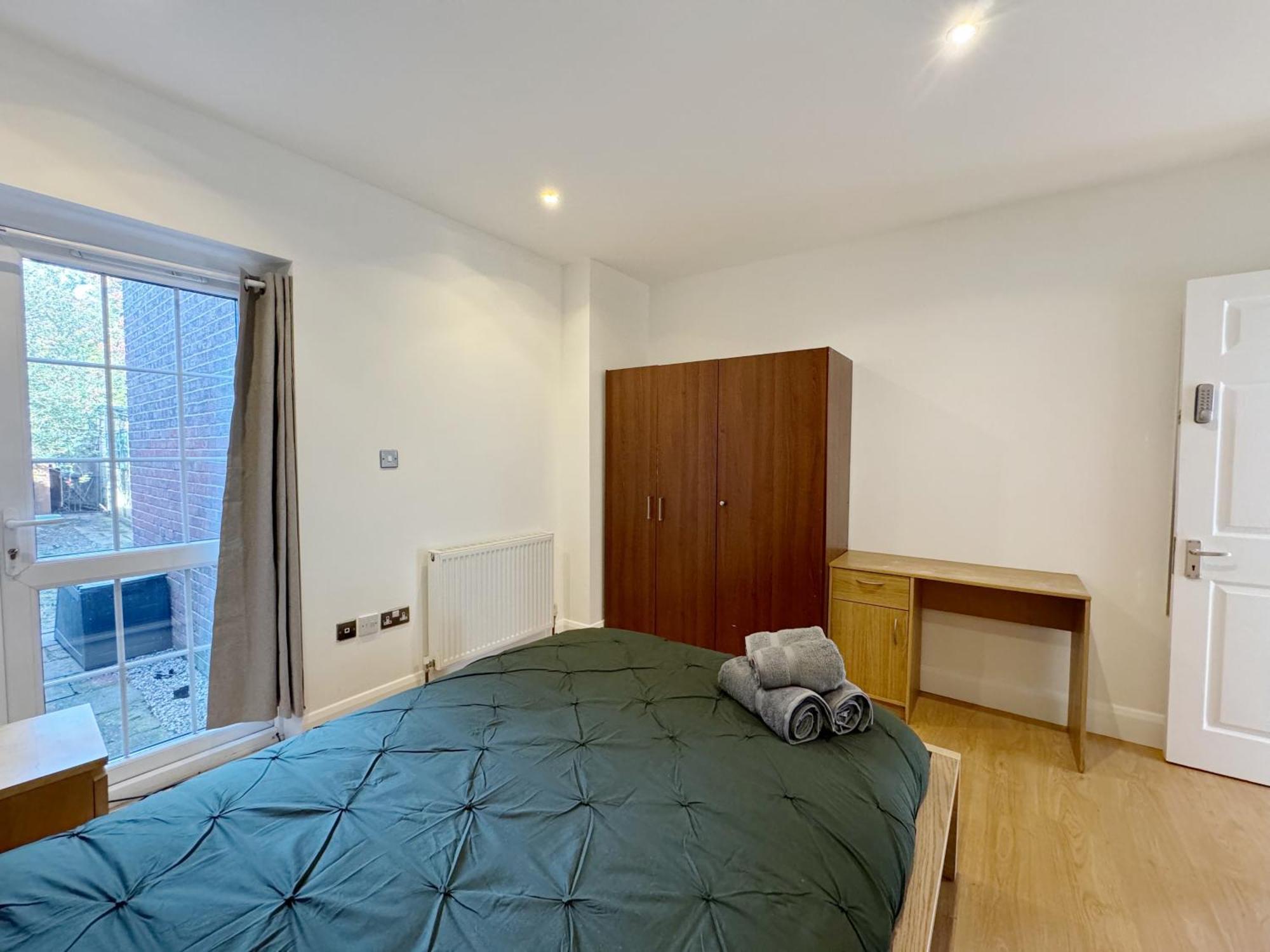 Rum i privatbostad Budget Double In Acton, Near & Heathrow