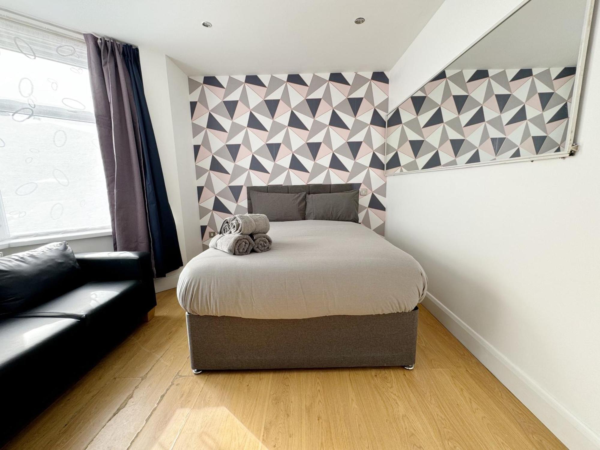 Rum i privatbostad Budget Double In Acton, Near & Heathrow *