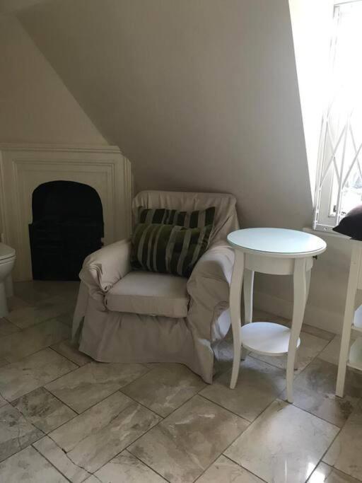Authentic 3 Bed Historic House Soho, Lejlighed London