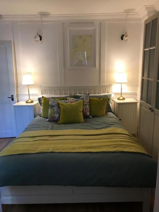 Authentic 3 Bed Historic House Soho, Lejlighed London