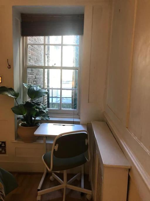 Authentic 3 Bed Historic House Soho, Lejlighed