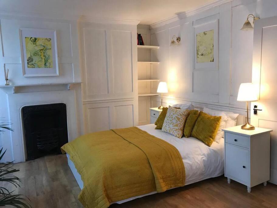 Authentic 3 Bed Historic House Soho, Lejlighed *