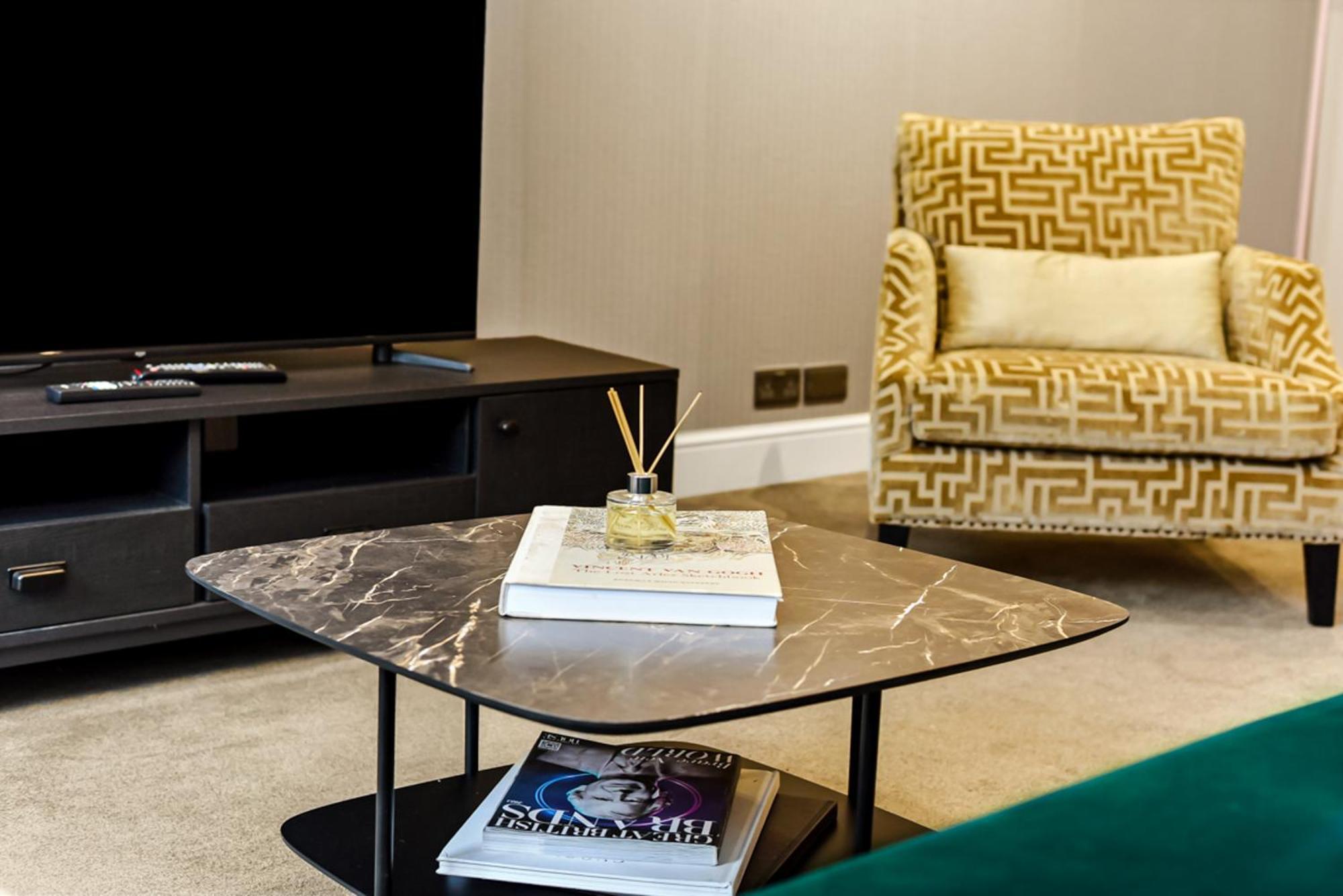 Mayfair With Private Terrace- 2 Bed Appartement