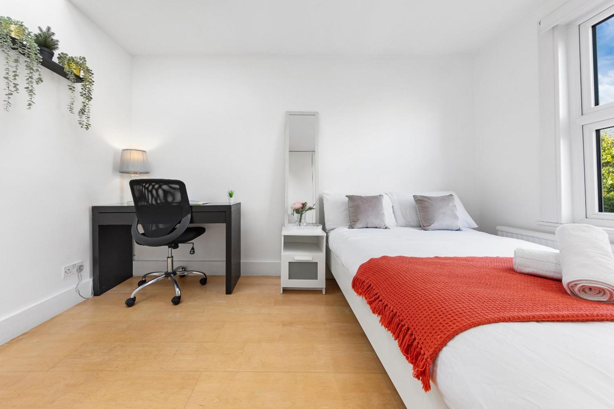 Luxury 4-bedroom Modern Flat In Steps From Station, Sleeps 9 In Style! Lägenhet *