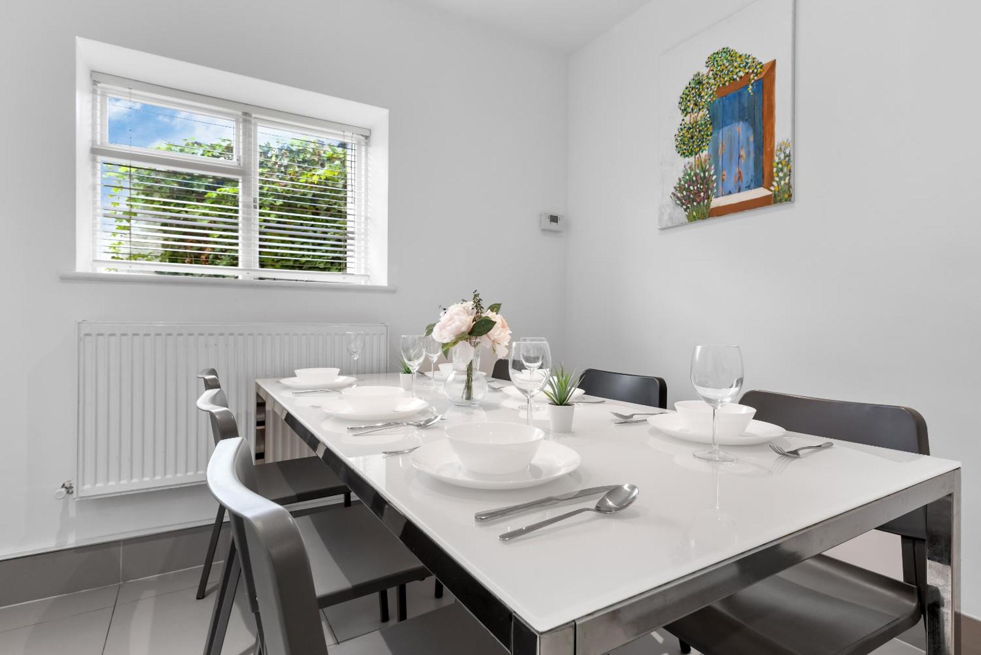 Lägenhet Luxury 4-bedroom Modern Flat In Steps From Station, Sleeps 9 In Style!
