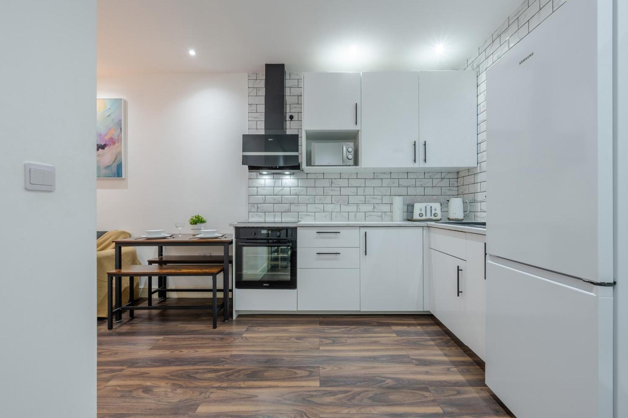 Modern 1 Bed - Us Embassy, Nine Elms & Battersea Station Londen