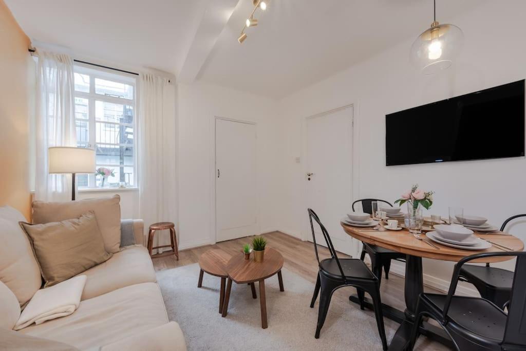 Stylish 2 Bed In Near Hyde Park Appartamento