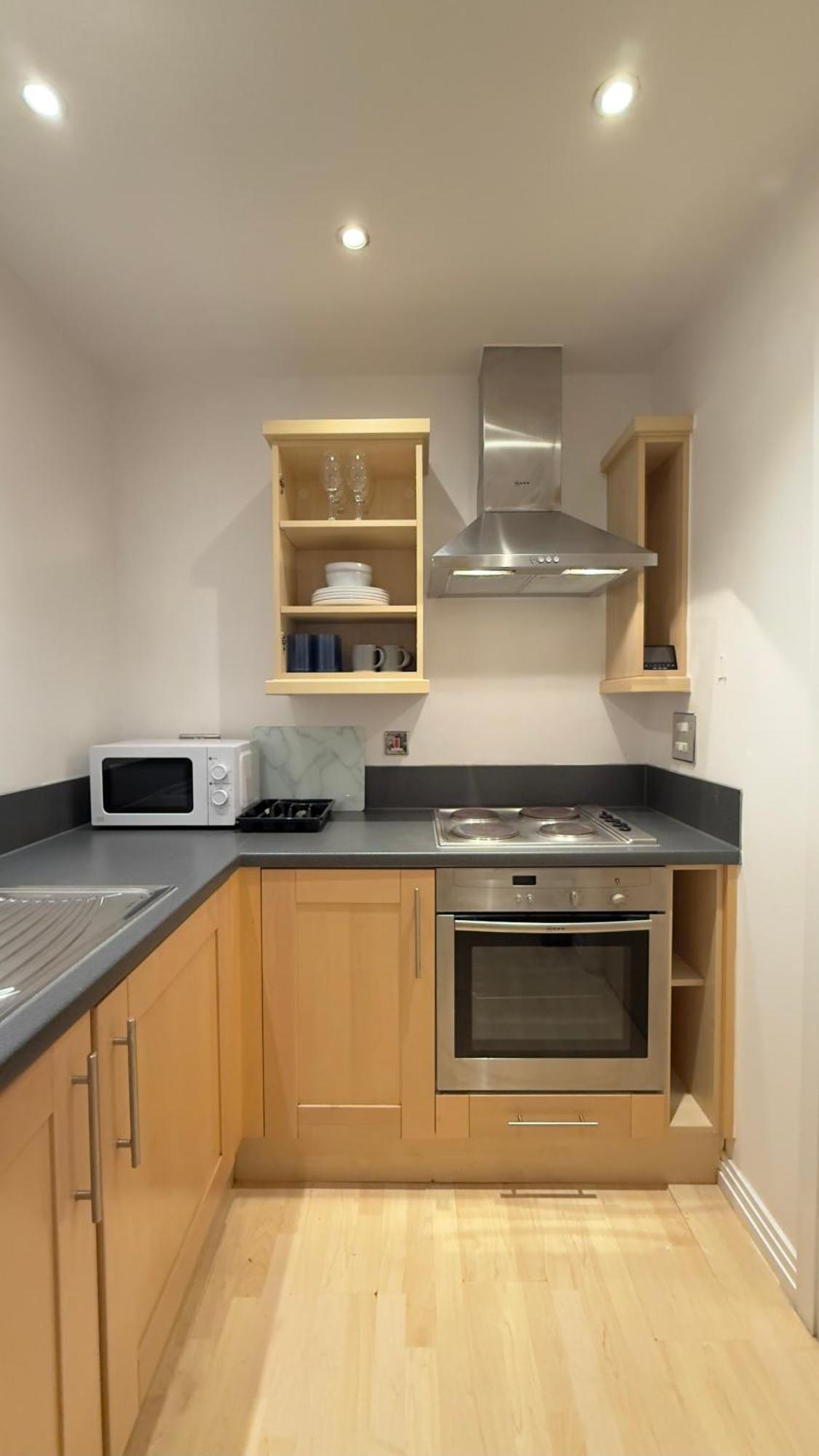 Leilighet Modern Spacious Opposite Station Ii London
