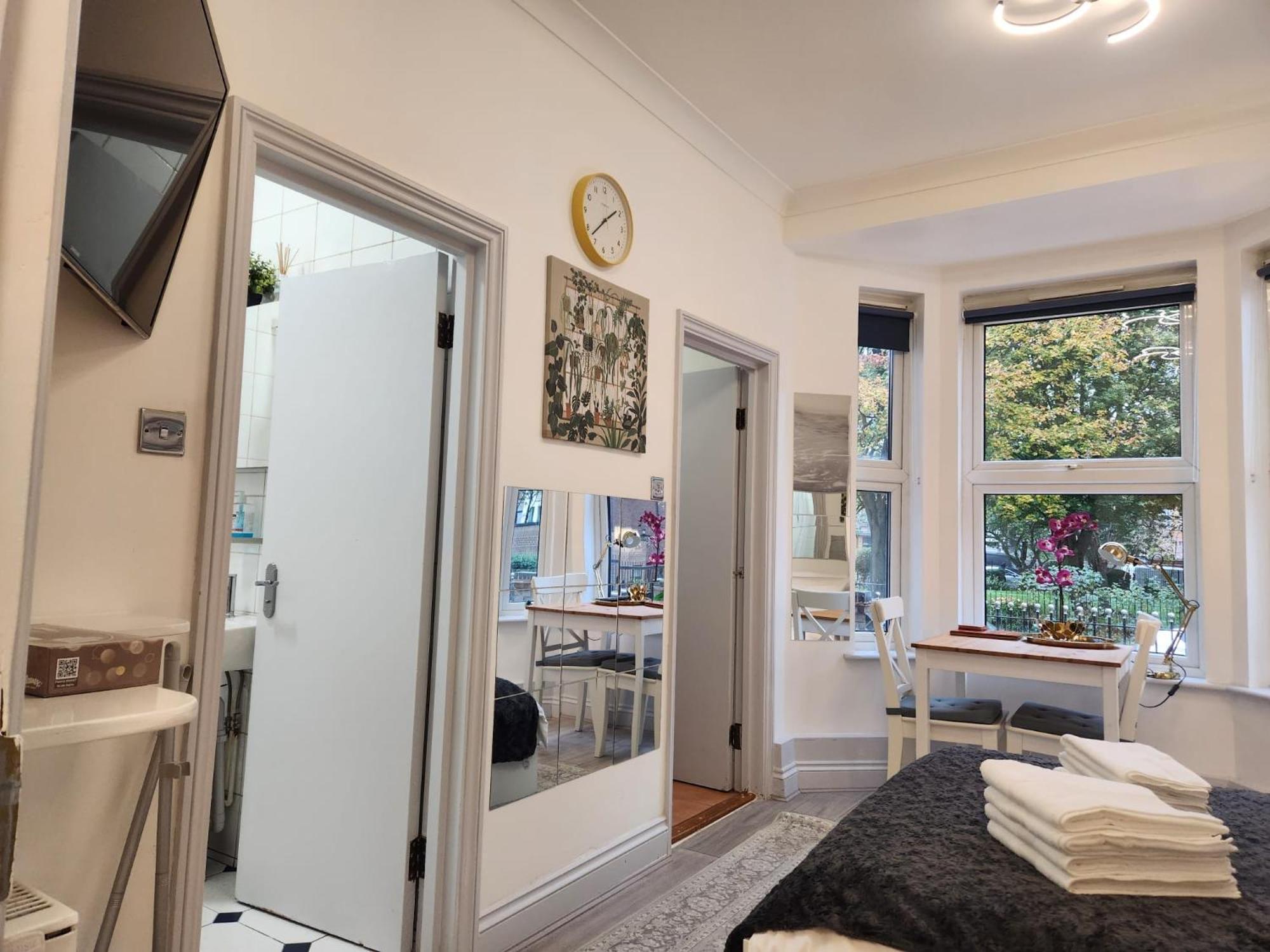 St 8 - Very Close To Tube - Cozy Flat Apartment