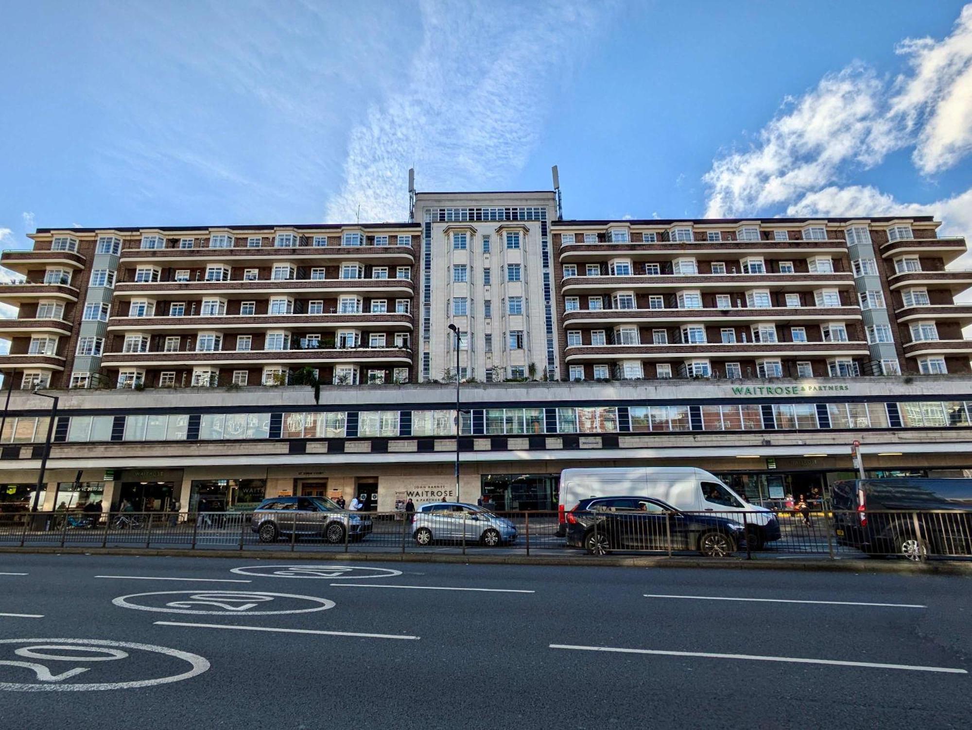 Stunning On Finchley Road Londres