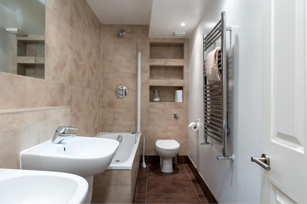Pbc Duplex Three Bedroom In Fulham Oak Apartment London