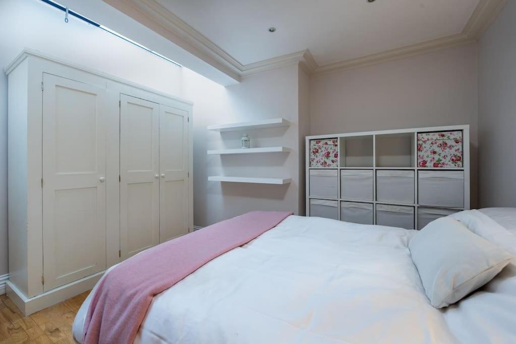 Apartment Pbc Duplex Three Bedroom In Fulham Oak *